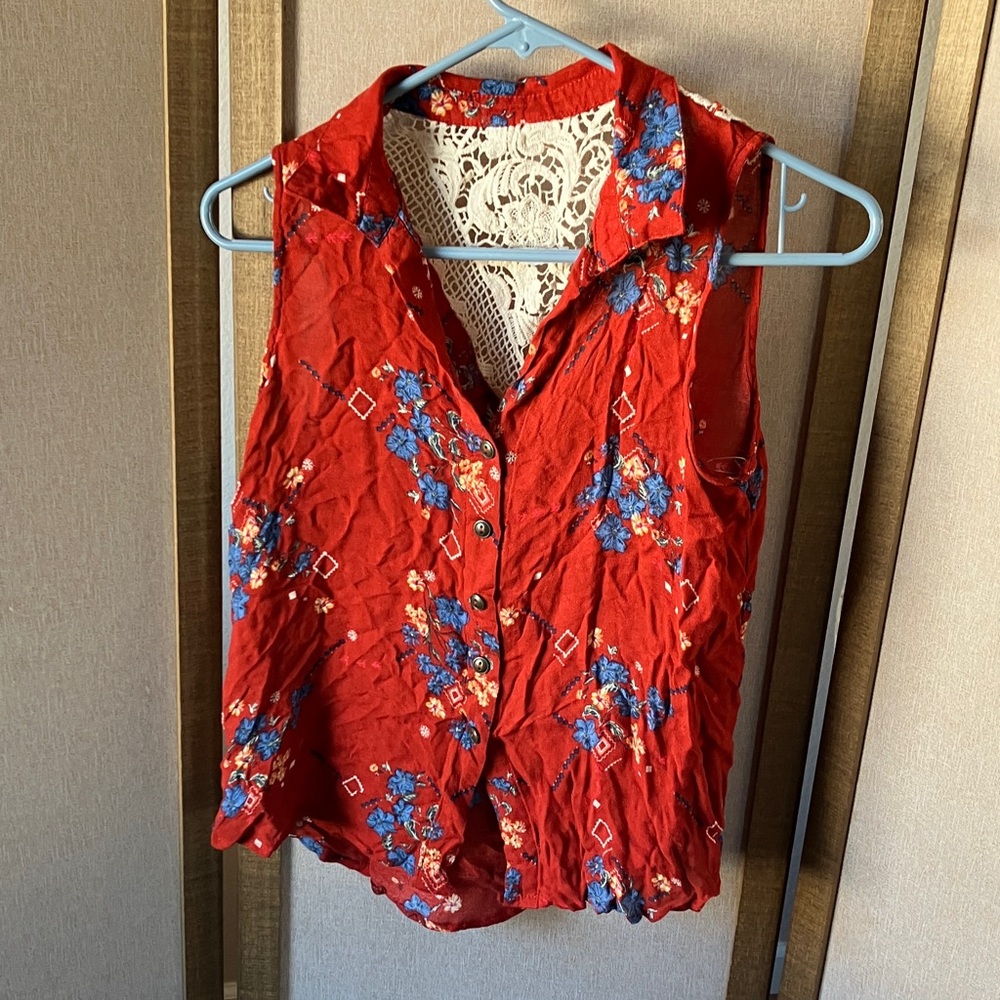 FINAL MARKDOWN No Boundaries Red and Blue Floral Blouse medium